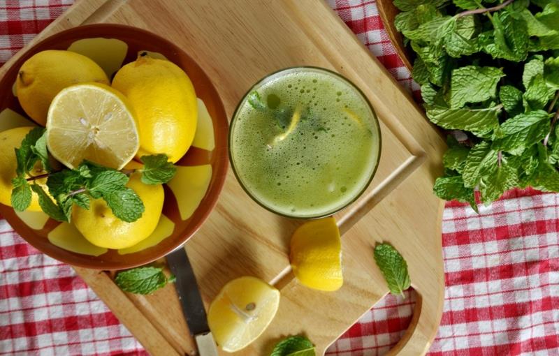 namų atsigavimo gėrimas po treniruotės energetinis gėrimas su citrinomis