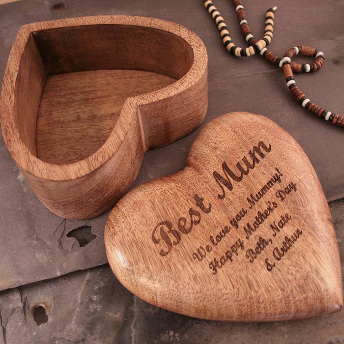 lesena škatla za nakit v obliki srca