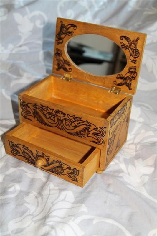 lesena-škatla za nakit-majhna-škatla-z ogledalom