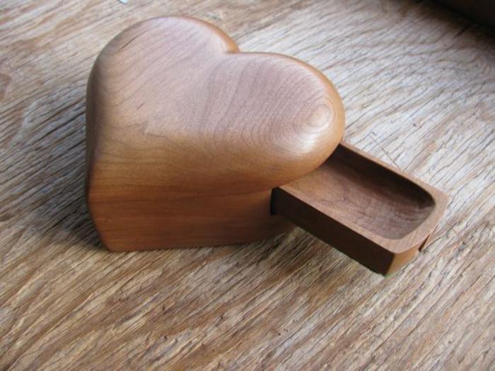 lesena škatla za nakit-majhna škatla v obliki srca