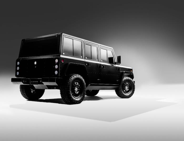 Bollinger Motors predstavlja dva džipa B1 in B2, dva električna vozila za progo