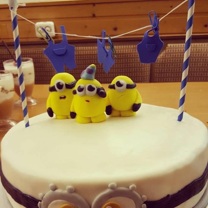 Minionlar güldüren şeker hamurlu pasta, kişiye özel komik doğum günü pastası