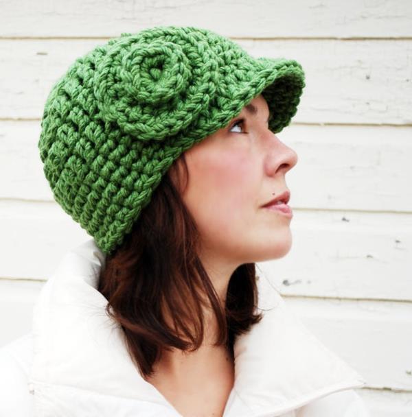 kvačkanje-klobuk-zeleno-s-rožico