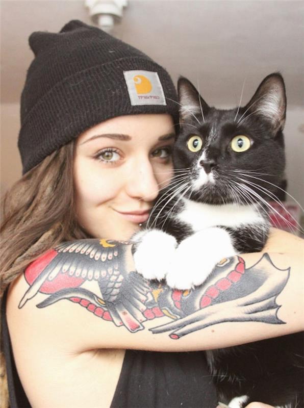 beanie-woman-carhartt-black-hipster-girl-tatoo-idee-photo-mode