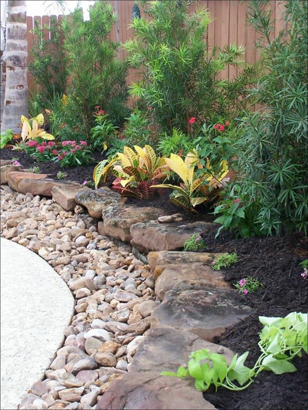 akmens sodo siena, dekoratyvinis žvyras, dekoratyvinių augalų lysvė, natūralaus akmens kraštas