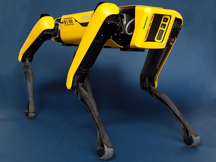 Koronavirus: Singapur se odloči patruljirati nad robotom Boston Dynamics v enem od svojih parkov