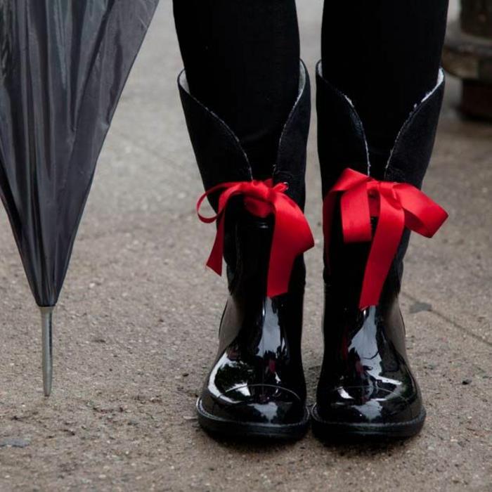 kartal-çizme-lastik-çizme-fikirler-yağmur-ayakkabı-kırmızı-kordonlar