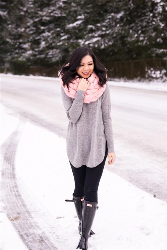 Su kokia spalva derinti pilką prie atsitiktinio prašmatnaus stiliaus žiemos moteriškos aprangos pilkame moteriškame ilgame megztinyje