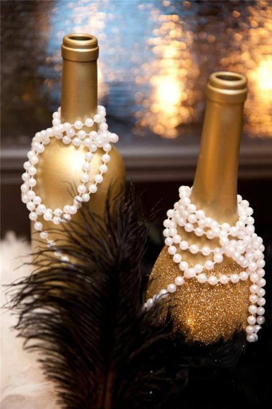 „Tavole natalizie“, „bottiglie di champagne“, „collane con perle“, „piume colore nero“