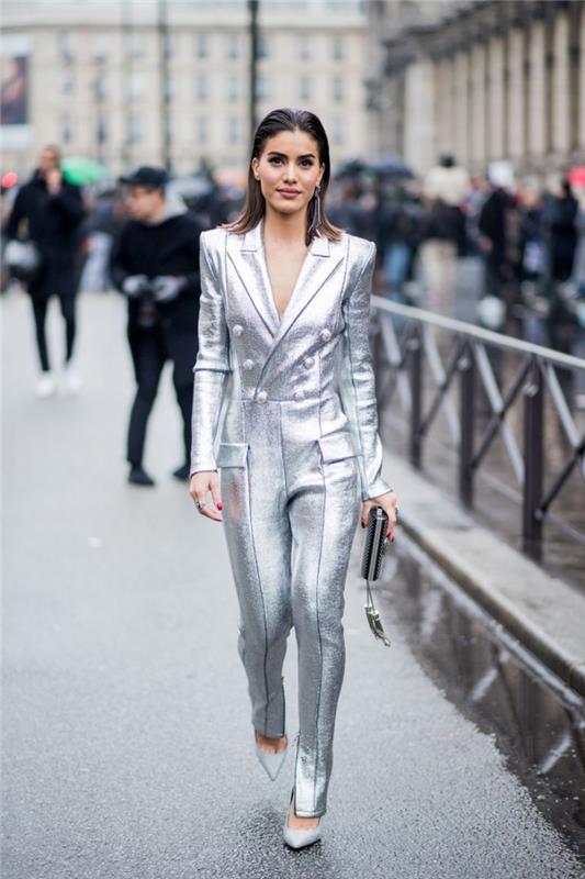 örnek düğmeli ve blazer tasarımlı gümüş metalik tasarımlı bir tulum nasıl giyilir