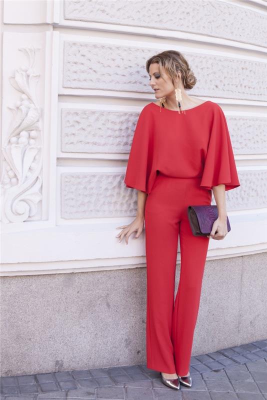 elegantiškos aprangos idėja svečiai moteriai raudoname kombinezone, elegantiškos šukuosenos pavyzdys vestuvėms su plaukais