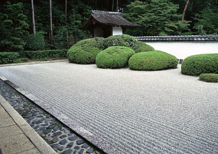 sodo ribos, japonų smėlio grėbimo technika, „Zen“ sodo dekoravimas žaliu šepečiu