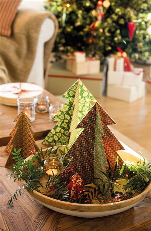Kalėdų dekoravimo idėja pasidaryti patiems, pasidaryk pats dekoratyvinis medinės lėkštės, užpildytos popieriniais medžiais, formos padėklas