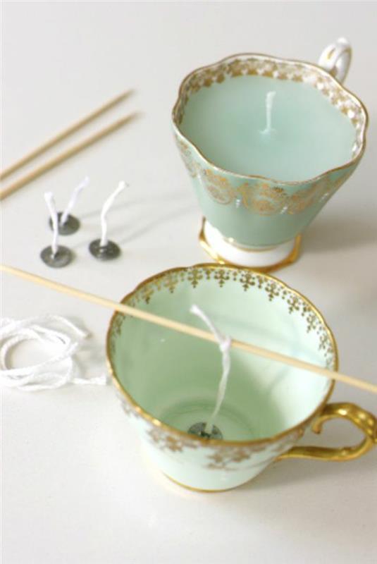 kolay mum yapımı öğretici, erimiş balmumu ile ev yapımı mum ve bir çay bardağında nane yeşili renk
