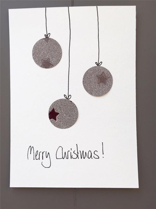 Gümüş kağıttan kesilmiş Noel topları ile beyaz kağıtta DIY şık kart şablonu, güzel Noel kartı fikri