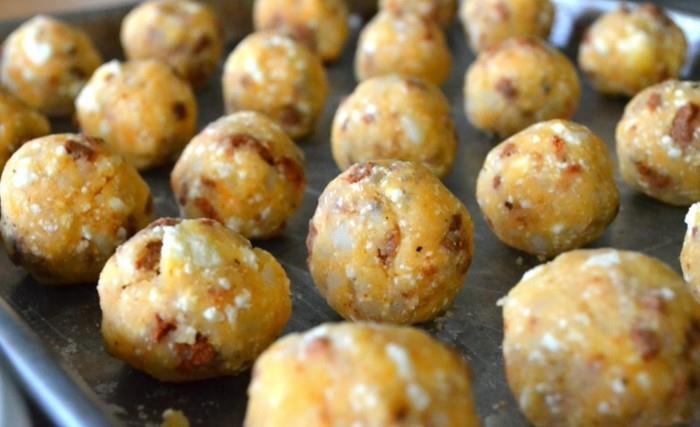 krompirjev cmok-s-chorizo-klobaso-in-sir