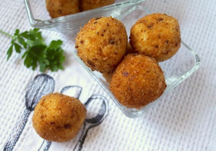krompirjevi cmoki-okrašeni-s-peteršiljem-za-aperitiv