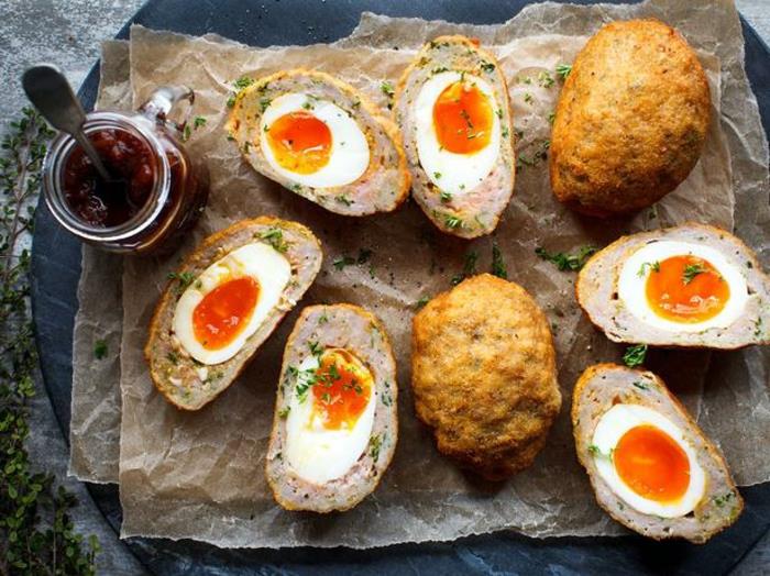 mesne kroglice s srednjimi jajci, kako pripraviti glavno jed, dan na prostem, ideja za piknik, hiter recept za piknik