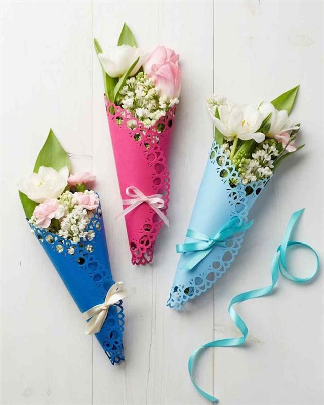 kaimiškų gėlių puokštė nėrinių efekto popieriuje, susieta su juostele pavyzdys dovana su gimtadieniu močiutė pasidaryk pats