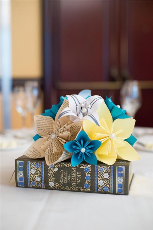 idėja origami vestuvių stalo dekoravimui, išmokite pasigaminti kusudamos gėlių origami, kad sukurtumėte amžiną mini puokštę, pasidaryk pats origami popierinę gėlę