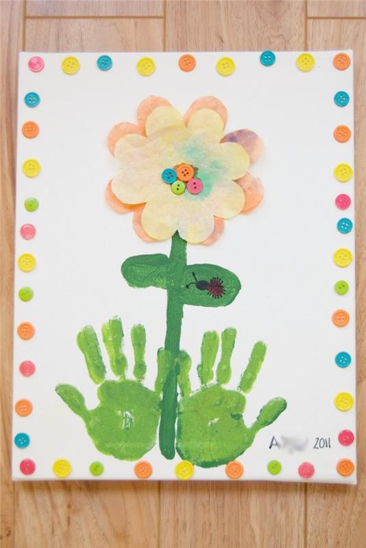 Materinski dan DIY za slikanje malčka z izvirnim okvirjem iz pisanih gumbov in odtisov rok