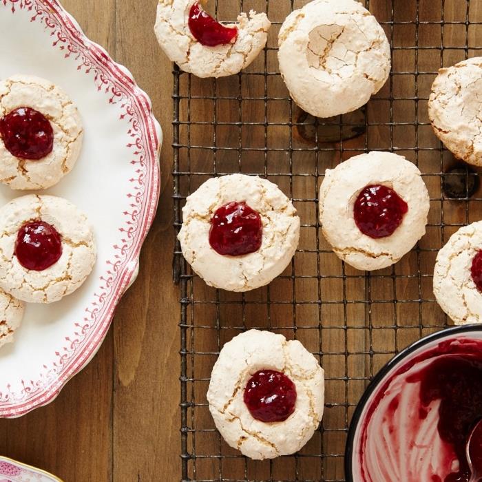 Ideja o alzaški torti, piškoti z marmelado, enostaven in hiter božični recept z jajci in sladkorjem