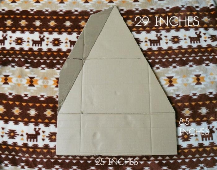 „Pasidaryk pats“ Kalėdų eglutė, kartoninis trikampis su dviem sulankstomomis dalimis