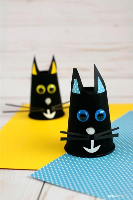 kara kedi desenli kağıt bardak geri dönüşüm, kağıt ağızlık ve kıpır kıpır gözler, birincil cadılar bayramı zanaat etkinliği