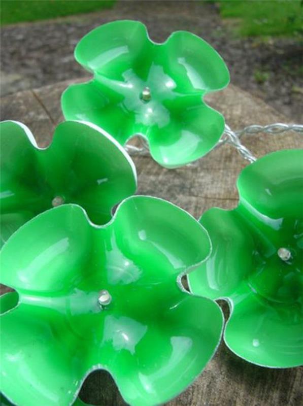 Kendin yap plastik şişe, çiçek yaparak şişeleri geri dönüştür