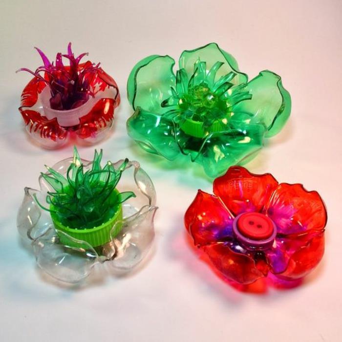 DIY plastik şişe, şişelerde orijinal çiçekler