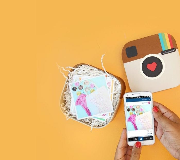 darilo instagram photo box, ki ga naredite sami, z natisnjenimi instagram fotografijami, darilo za rojstni dan žene