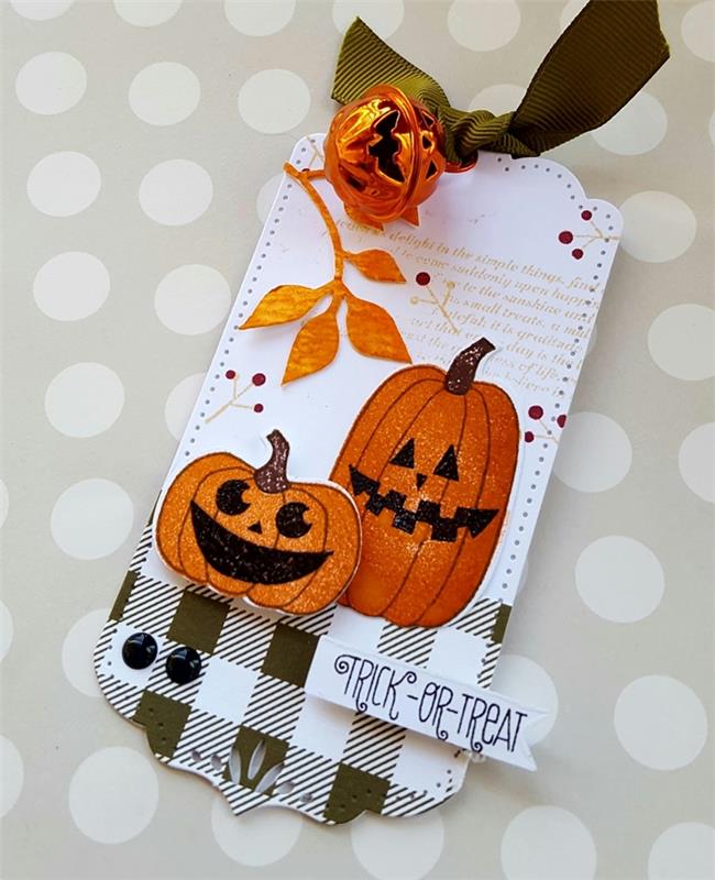 diy halloween kolay scrapbooking kağıt kart stoğu beyaz ve yeşil kiremit desenleri altın kabak tasarımı jack o lantern