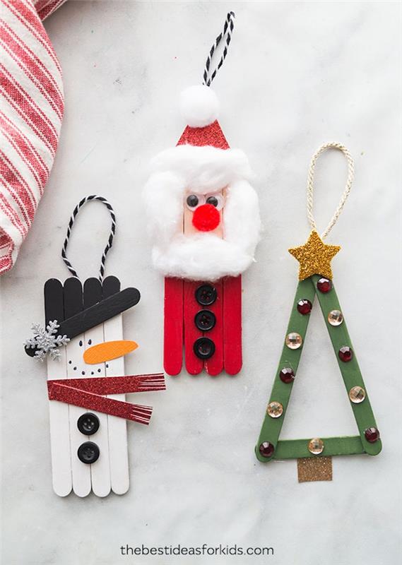 darželio kalėdiniai daiktai, idėja, kaip medinėmis lazdelėmis lengvai pasigaminti darželio kalėdinę dekoraciją