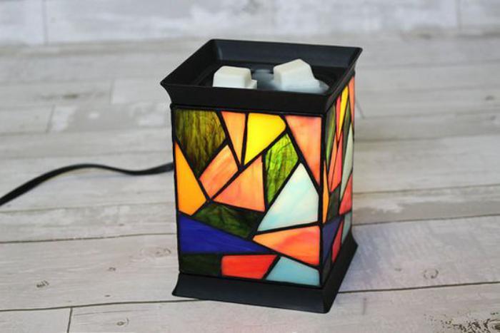 električno-parfumski gorilnik-oblikovano-barvno steklo
