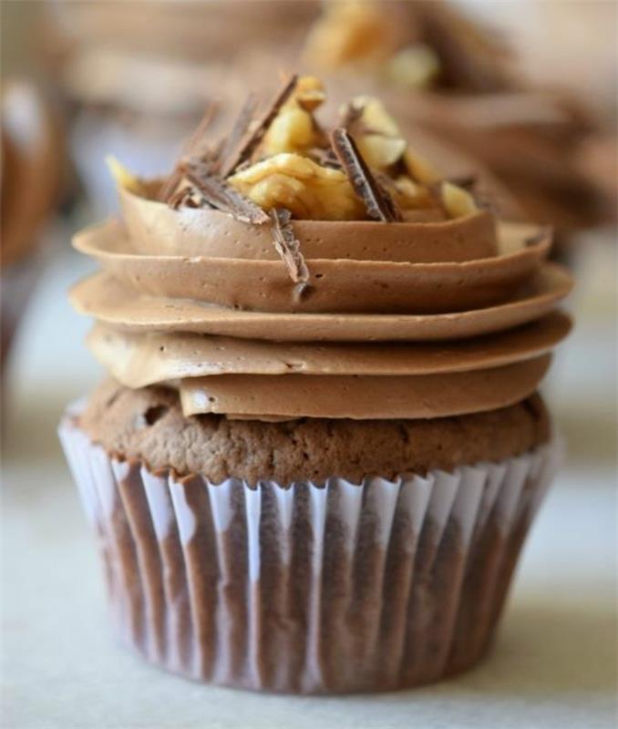 tarif örneği espresso, çikolata, kakao tozu, yuva süslemeli, fındık dolgulu cupcake brownie fudge