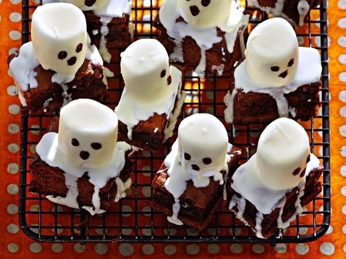greitas ir lengvas Helovino pyrago receptas, zefyro vaiduoklių pyragaičiai su cukraus pudra