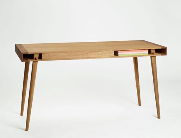 miza v skandinavskem dizajnu v klasičnem slogu