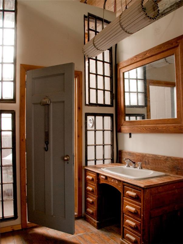 originalna kopalniška omara iz masivne hrastove mize za pristno in toplo dekoracijo v kopalnici ali stranišču