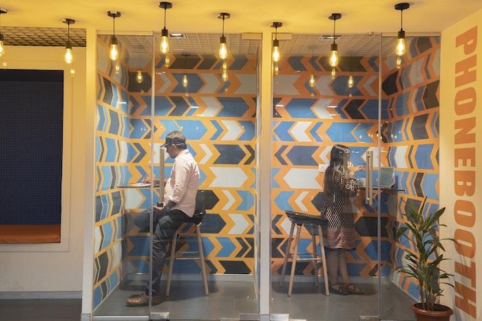 Modern ofis işi ayakta ofis alanı şık