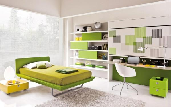 yatak odasında asılı-masa-ve-yeşil-mobilya
