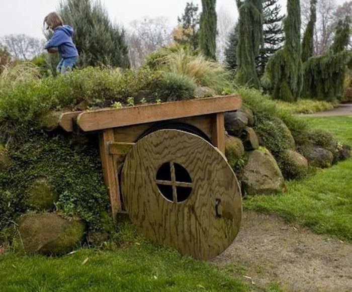 trobelė-sodas-vaikas-žaidimų namelis-elfų namas