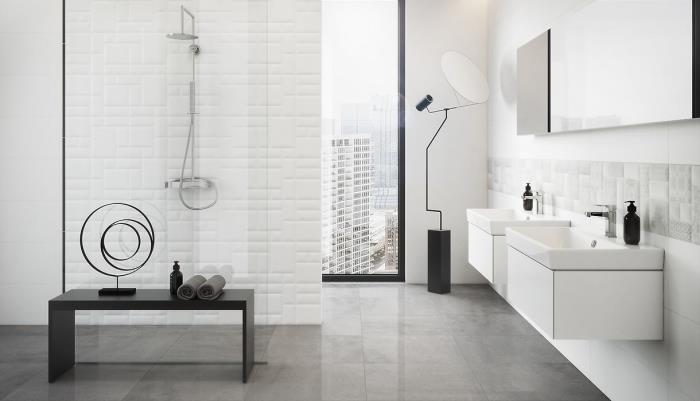 çift ​​lavabolu banyo dolabı örneği, rölyef efektli duvar kaplaması, siyah objeli beyaz banyo dekoru