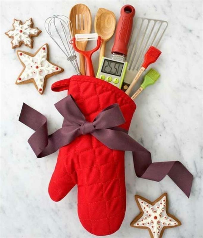 naredi sam božično darilo-pečico-rokavice-napolnjene-z-vsemi-kuhinjskimi pripomočki