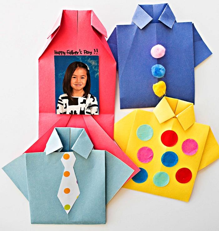 kişiselleştirilmiş fotoğrafları gizleyen küçük origami gömlekler, küçüklerle yapabileceğiniz ev yapımı Babalar Günü hediyesi
