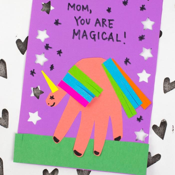 „Pasidaryk pats“ motinos diena mažyliui, kortelės pavyzdys, pagamintas iš kartono su vienaragio figūrėle