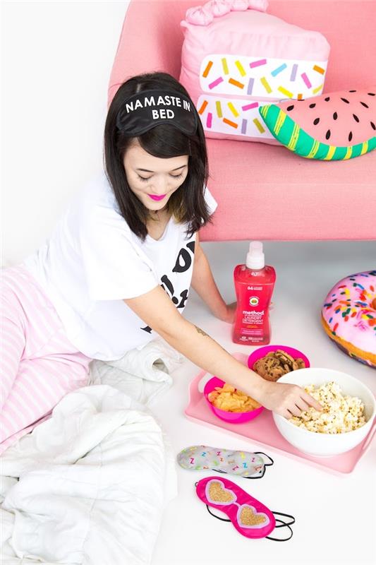 osebna maska ​​za spanje s črkami, dekoracija spalnice za dekleta s pastelno rožnatim kavčem in lubenico, ideja za darilo za žensko