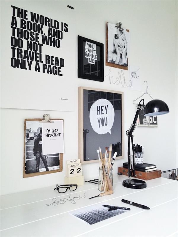 delo od doma, črni plakat z belimi črkami z lesenim okvirjem, črna namizna svetilka, navdihujoči citati na steni