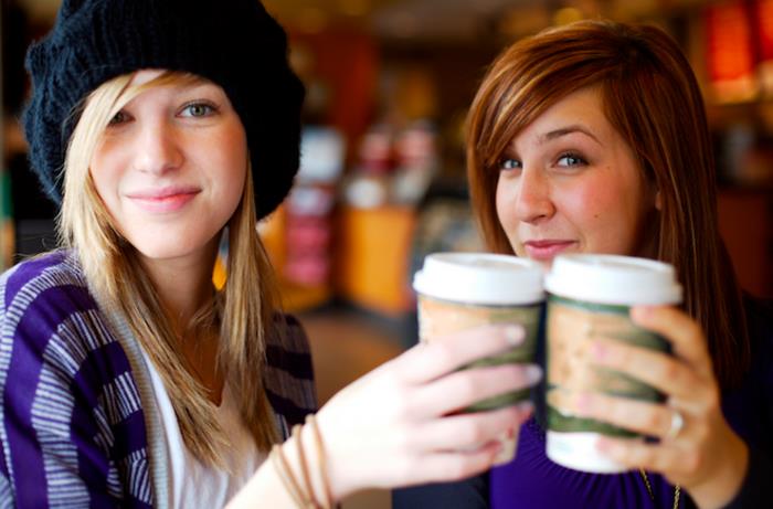 kava-starbuck-caffé-latte-cappuccino-machine-glass-latte-macchiato-vu-les-amies