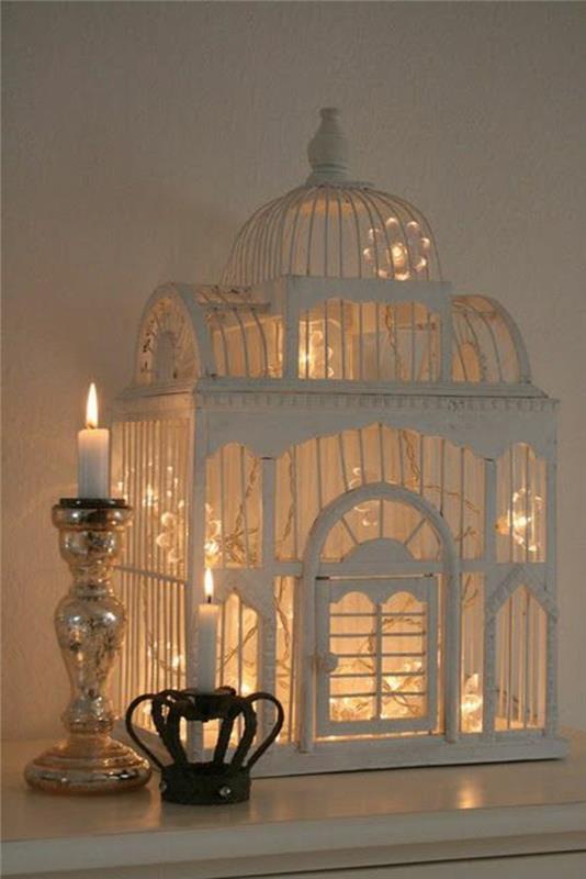 yanan-mumlar-ve-ışıklı dekoratif-kuş kafesi