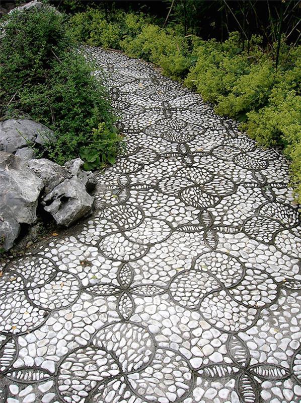 zgraditi mozaično pot iz kamenčkov in belih kamenčkov, vrtno dekoracijo z zelenimi rastlinami